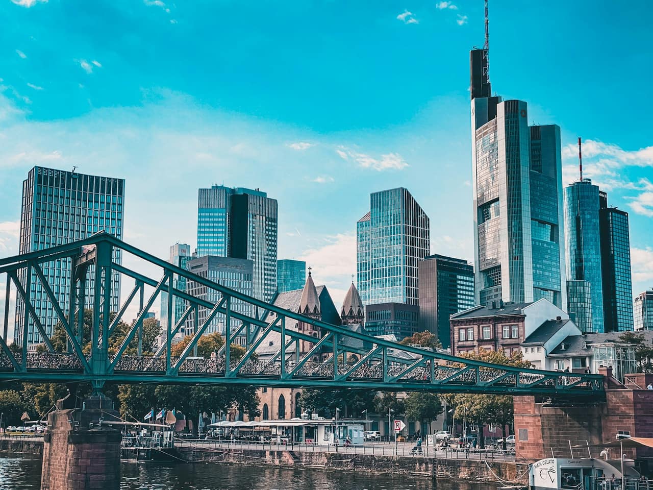 Günstig parken am Flughafen Frankfurt – ab 59 €/Woche